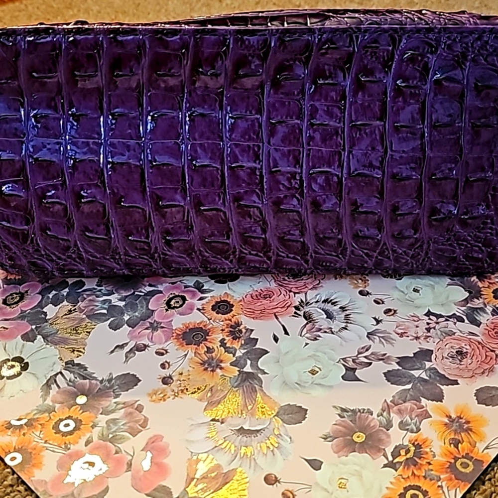 LIKE NEW! Handbag - Picture 10 of 16